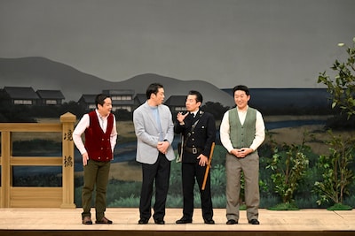 「初笑い！ 松竹新喜劇 新春お年玉公演」Bプロ「淡路島 ふる里の橋」キャストによる新春ご挨拶の様子。