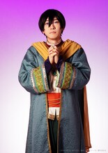 「お願いアラジン！ランプこすって！」で山本一慶が扮するツッコミー（氷鷹北斗）のビジュアル。