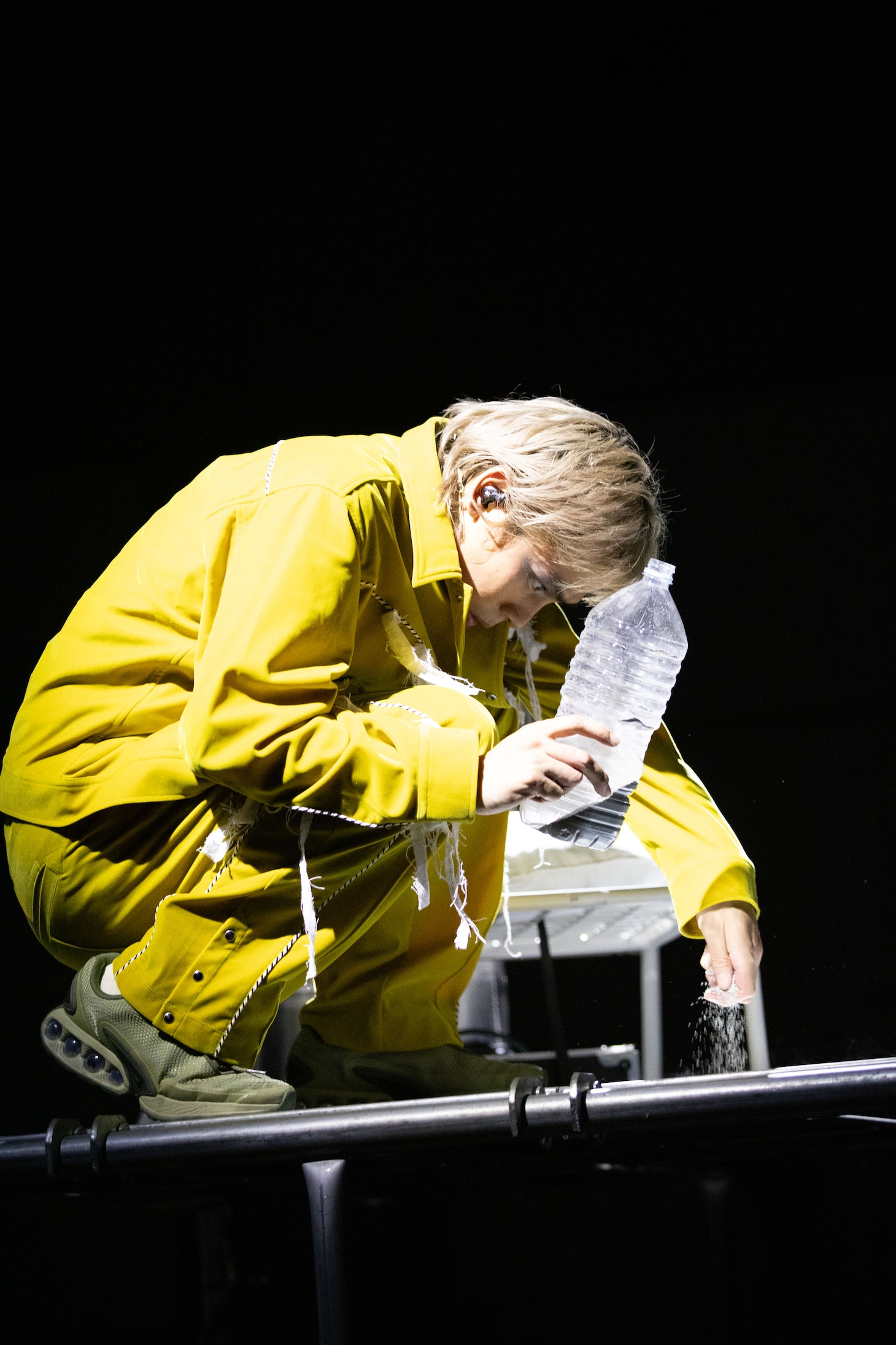 「鏡の向こう見えない私の顔」より。（撮影：奥村昭生）