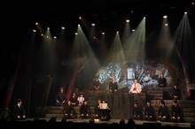 舞台「ゲゲゲの謎」開幕、鈴木拡樹と村井良大が“愛”を紡ぐ「新年早々血だらけでも愛おしい」