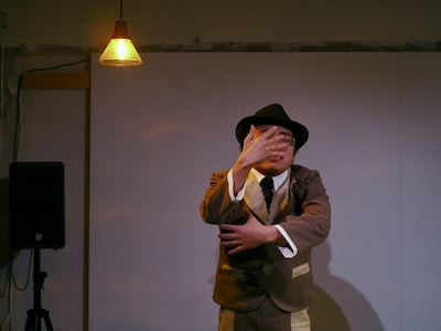 反芻動物 第二回公演「命を弄ぶ男ふたり」より。（撮影：河﨑正太郎）