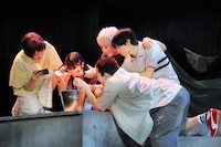 舞台「光が死んだ夏」より。