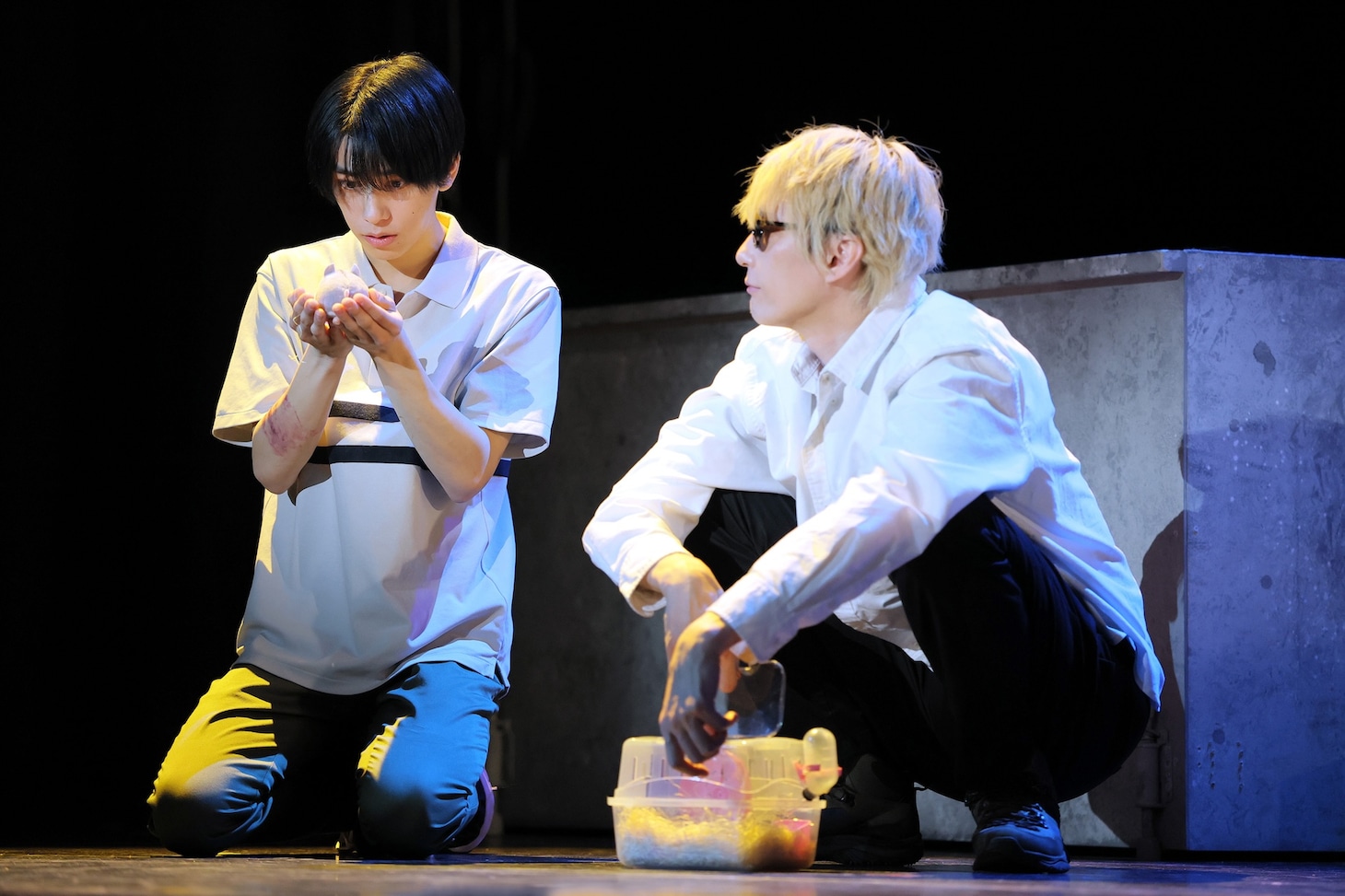 舞台「光が死んだ夏」より。