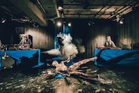 燦然CAMP舞踏公演「火／形象」より。（撮影：腰山大雅）