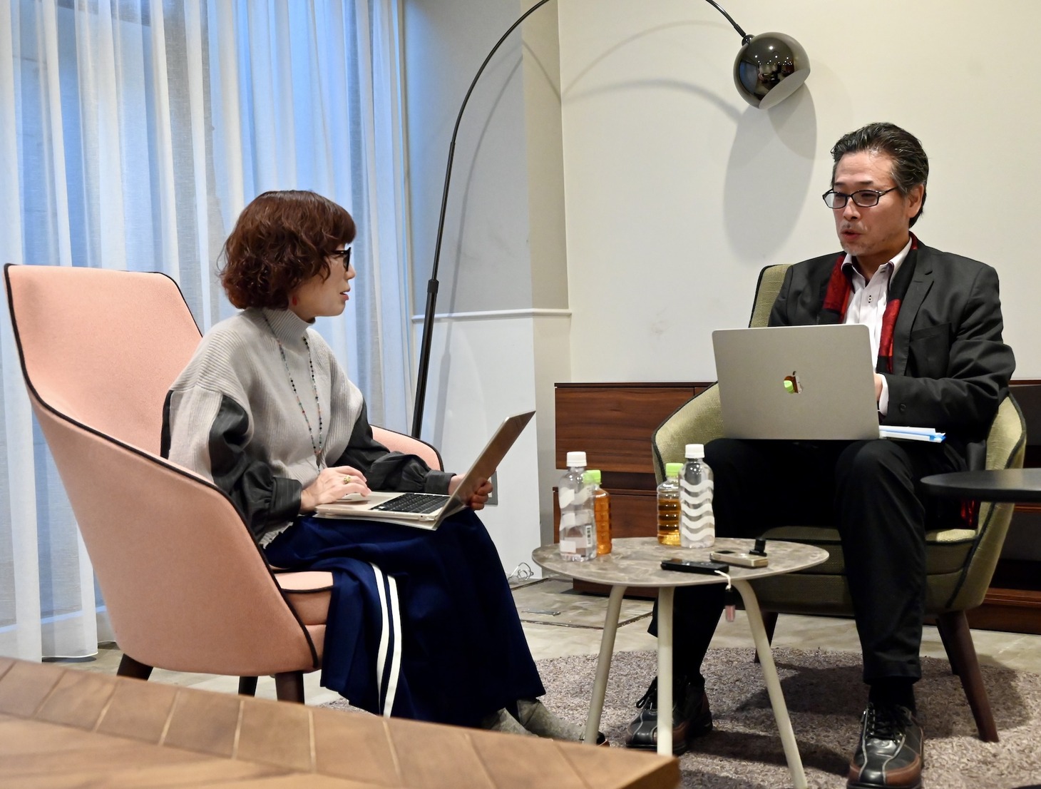 左から徳永京子、乗越たかお。