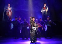 OSK日本歌劇団 ミュージカル「梅雨将軍信長」より。©OSK日本歌劇団