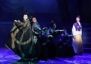 OSK日本歌劇団 ミュージカル「梅雨将軍信長」より。©OSK日本歌劇団