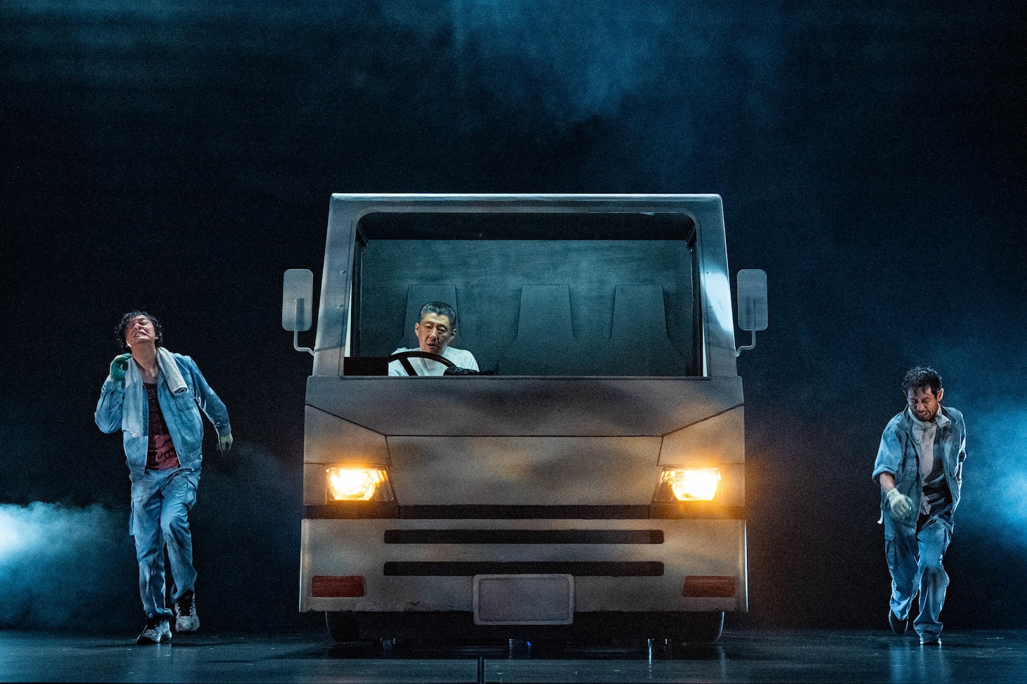 赤堀雅秋プロデュース「震度3」より。（株式会社コムレイド / 撮影：引地信彦）