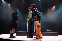 舞台「UNREAL-不条理雑貨店-」より。