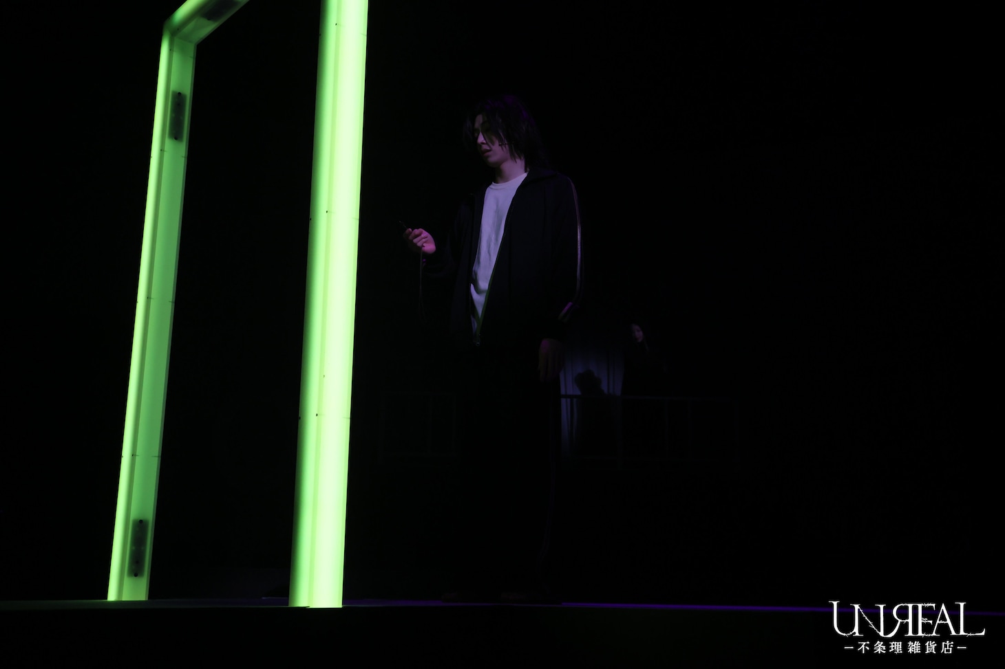 舞台「UNREAL-不条理雑貨店-」より。