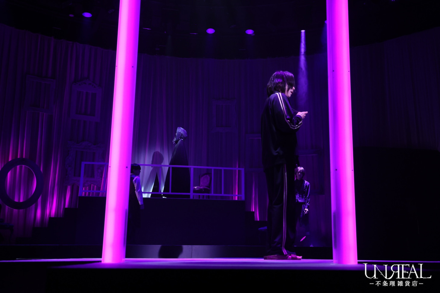 舞台「UNREAL-不条理雑貨店-」より。