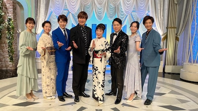 「はやウタ」1月19日放送回の出演者。左から宮﨑あずさ、羽山みずき、楠木康平、寺本圭佑、原田悠里、三山ひろし、真彩希帆、井上芳雄。（写真提供：NHK）