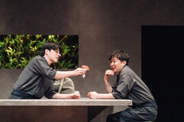 た組の“ジャンルとしてはAI昔話”の新作「景色のよい観光地」東京で開幕