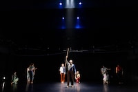 中村蓉ダンス公演2026「BLINK 双面改瞬間真似（ふたおもてあらためまたたきのまにまに）」より。（撮影：前澤秀登）