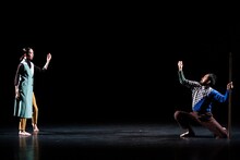 中村蓉ダンス公演2026「BLINK 双面改瞬間真似（ふたおもてあらためまたたきのまにまに）」より。（撮影：前澤秀登）