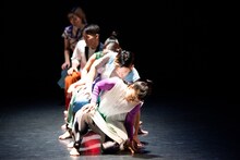 中村蓉ダンス公演2026「BLINK 双面改瞬間真似（ふたおもてあらためまたたきのまにまに）」より。（撮影：前澤秀登）