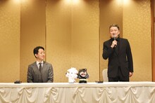 二月花形歌舞伎「あらしのよるに」取材会より。左から中村壱太郎、中村獅童。