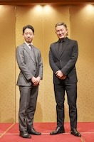 二月花形歌舞伎「あらしのよるに」取材会より。左から中村壱太郎、中村獅童。