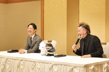 二月花形歌舞伎「あらしのよるに」取材会より。左から中村壱太郎、中村獅童。