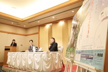 二月花形歌舞伎「あらしのよるに」取材会より。左から中村壱太郎、中村獅童。