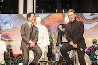 ワンビルでのトークショーに臨む中村壱太郎（左）、中村獅童。