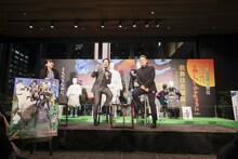 ワンビルでのトークショーに臨む中村壱太郎、中村獅童。