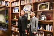 福岡天神 蔦屋書店での「あらしのよるに」アートギャラリー展にて。左から中村獅童、中村壱太郎。