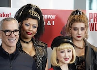 後列左からエリアンナ、石田ニコル。