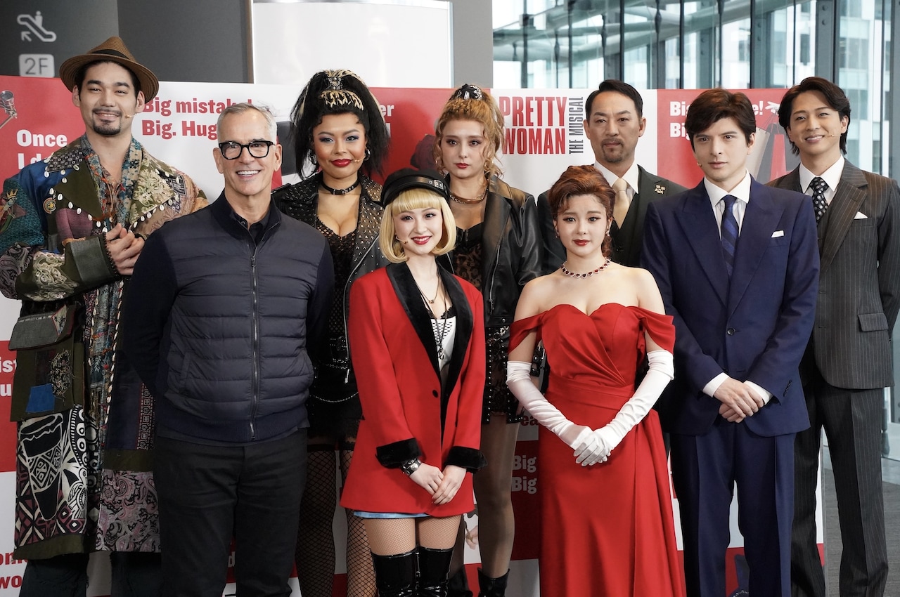 「PRETTY WOMAN The Musical」囲み取材の様子。