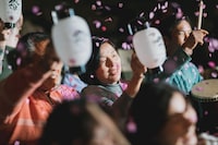 祭シアター「HANA」提灯シートの様子。