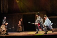 舞台「火喰鳥-羽州ぼろ鳶組-」より。