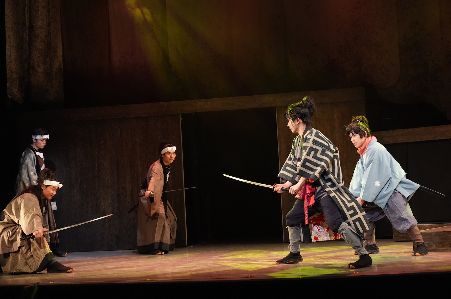 舞台「火喰鳥-羽州ぼろ鳶組-」より。