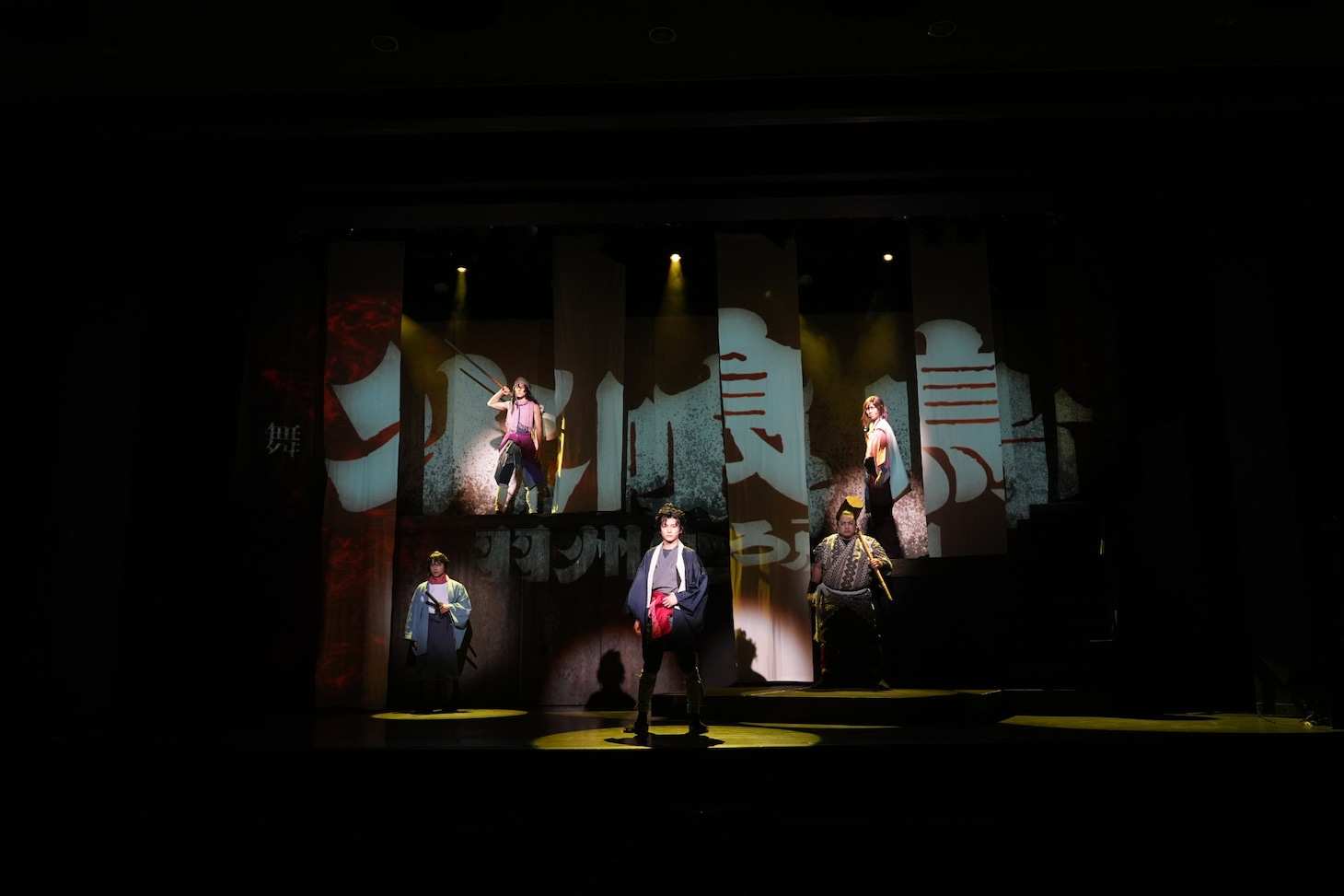 舞台「火喰鳥-羽州ぼろ鳶組-」より。