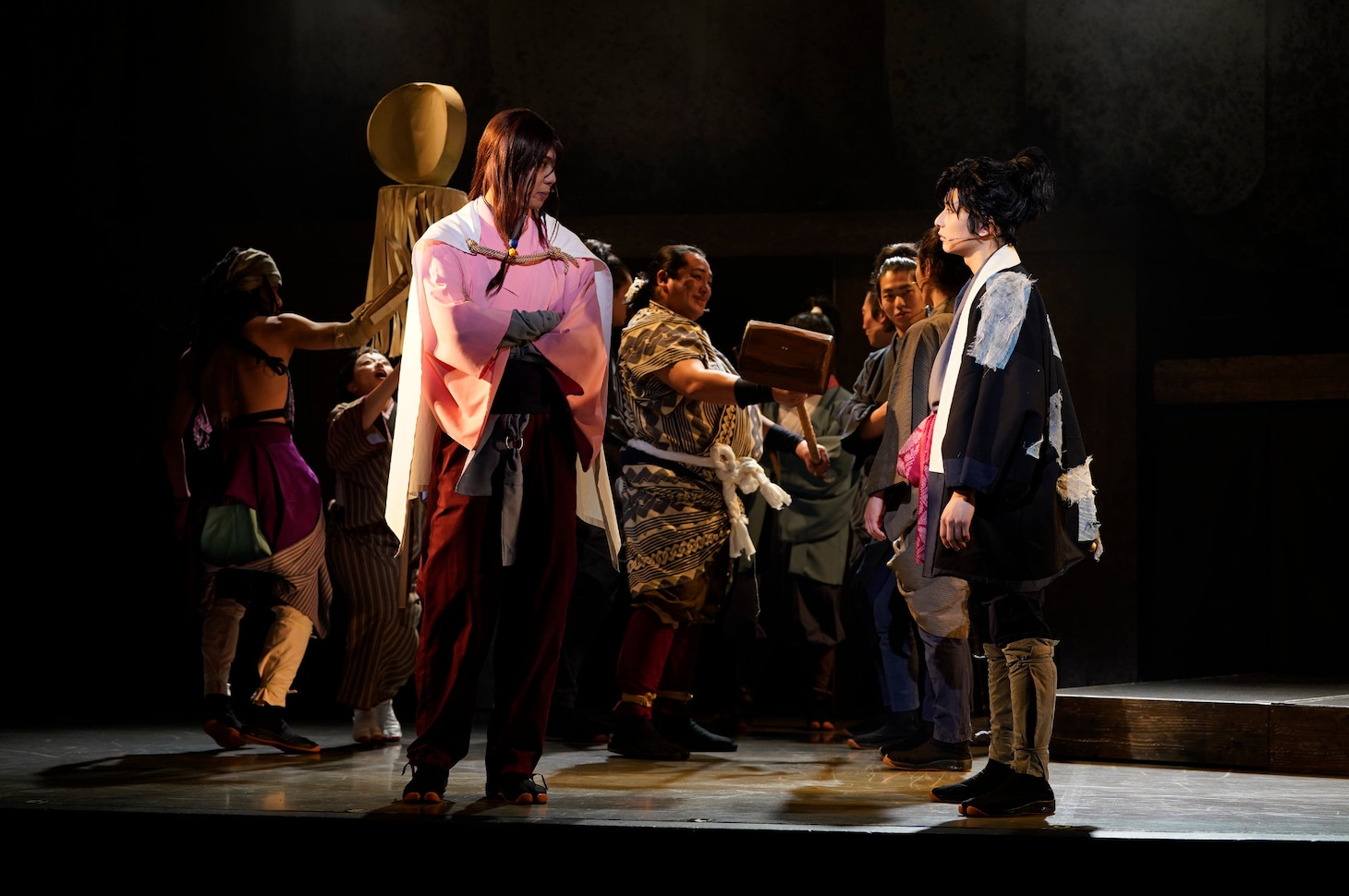 舞台「火喰鳥-羽州ぼろ鳶組-」より。