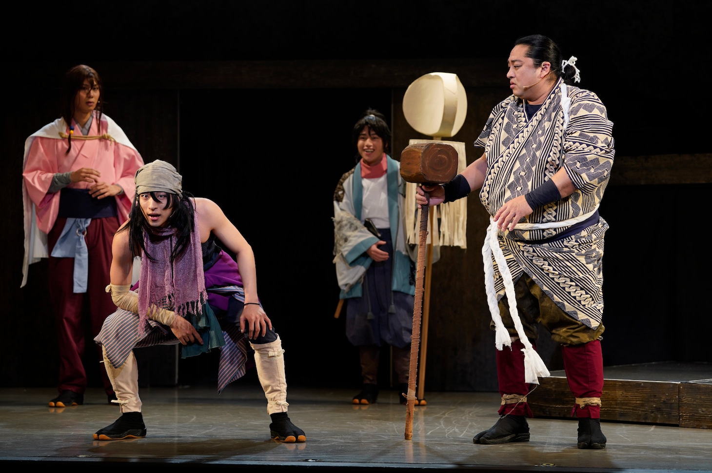 舞台「火喰鳥-羽州ぼろ鳶組-」より。