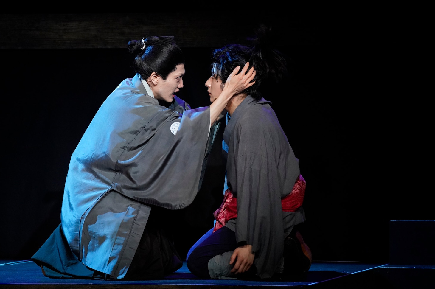 舞台「火喰鳥-羽州ぼろ鳶組-」より。