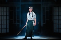 吉本新喜劇アキプロジェクト公演「時が来た」より。