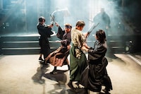 吉本新喜劇アキプロジェクト公演「時が来た」より。