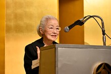 第60回紀伊國屋演劇賞の贈呈式、日色ともゑ「10年くらいがんばっちゃおうかな」と気持ち新たに