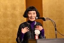 第60回紀伊國屋演劇賞の贈呈式、日色ともゑ「10年くらいがんばっちゃおうかな」と気持ち新たに