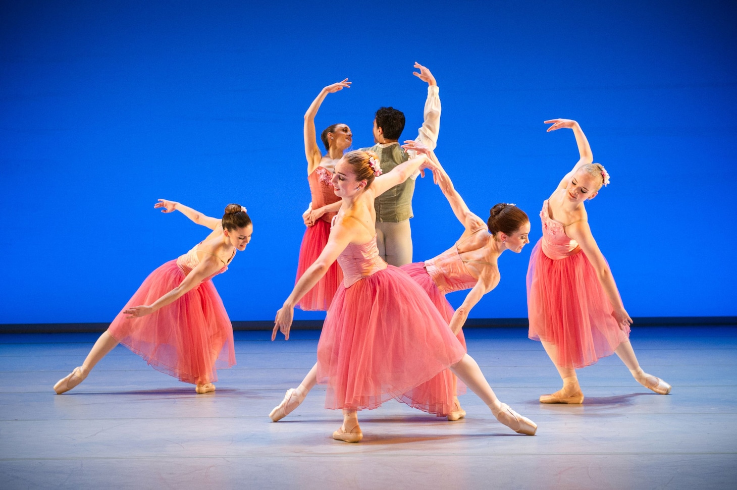 「ワルツ・ファンタジー」より。（Choreography by George Balanchine © The George Balanchine Trust）©Jörg Wiesner / The Norwegian National Ballet