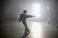 石山雄三 / A.P.I.「（NO W）AVE」より。（Photo by Yohta Kataoka）