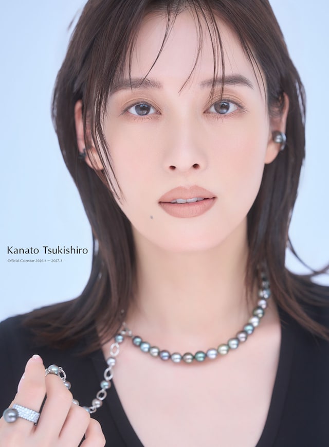 「月城かなとオフィシャルカレンダー2026.4-2027.3」表紙（ポスター）©SDP