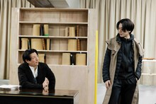 ミュージカル「最後の事件」稽古場写真公開、加藤和樹・渡辺大輔らが白熱した掛け合い