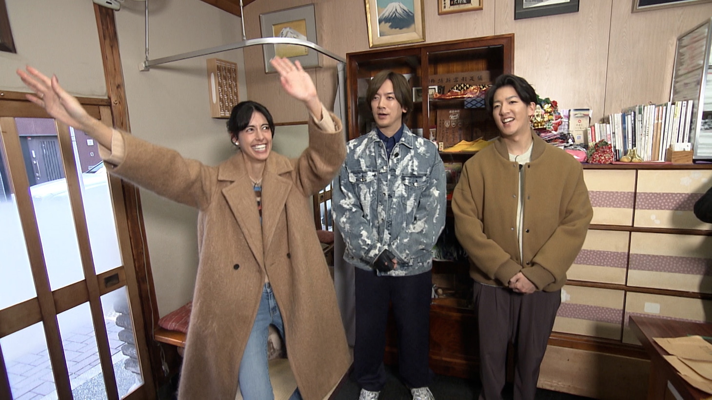 テレビ東京「ここ、偉人も来てました」より、左から、森泉、DAIGO、尾上右近。Ⓒテレビ東京