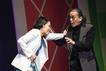 劇団ホチキス第52回本公演「ベイビーブラフ」より。（撮影：渡辺慎一）