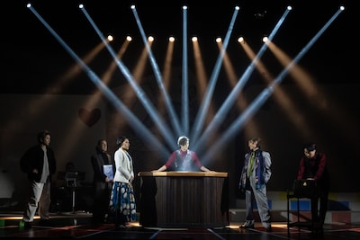 劇団ホチキス第52回本公演「ベイビーブラフ」より。（撮影：渡辺慎一）