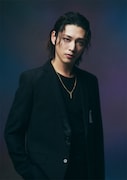 舞台「悪の花」より、安西慎太郎のソロビジュアル。