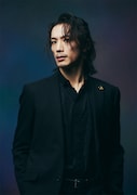 舞台「悪の花」より、久保田秀敏のソロビジュアル。