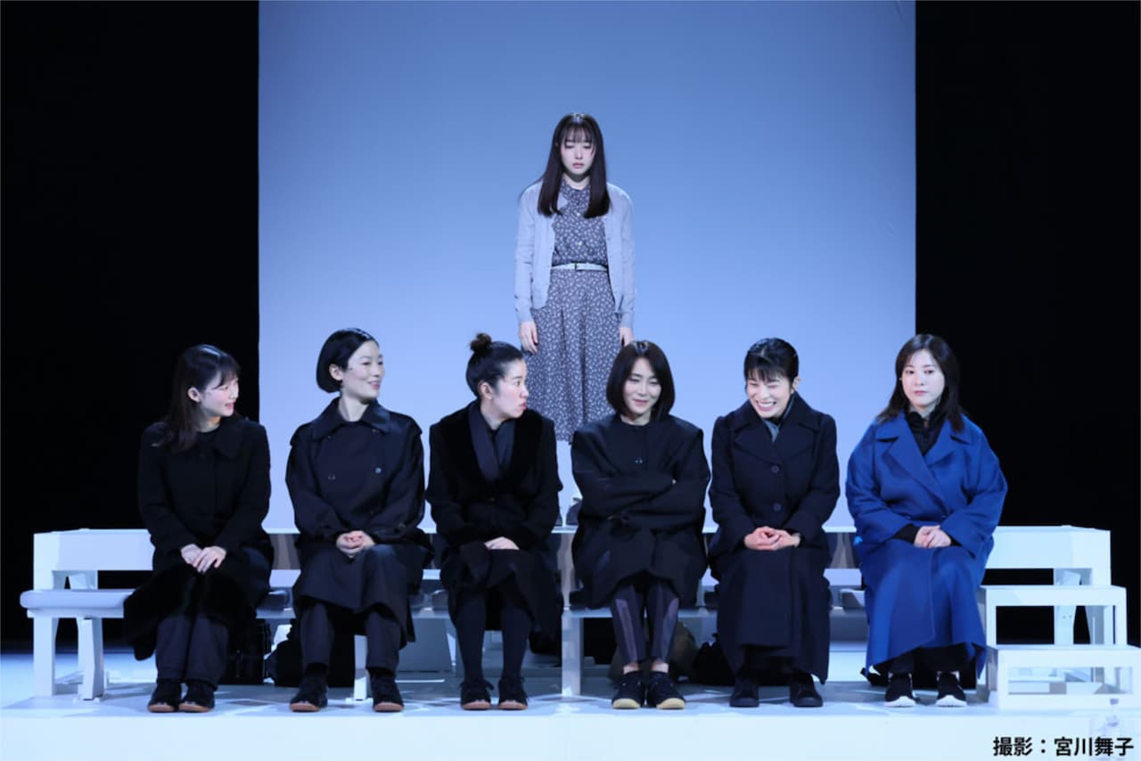 パルコ・プロデュース2025「シャイニングな女たち」より。（撮影：宮川舞子）